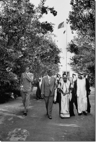 سلمان بن حمد في زيارة لمنزل ثورنبرغ في البحرين
